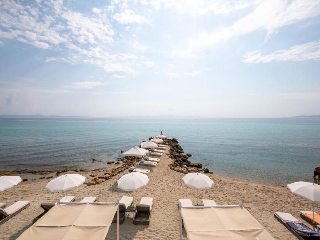 Готель White Suites Resort 4*