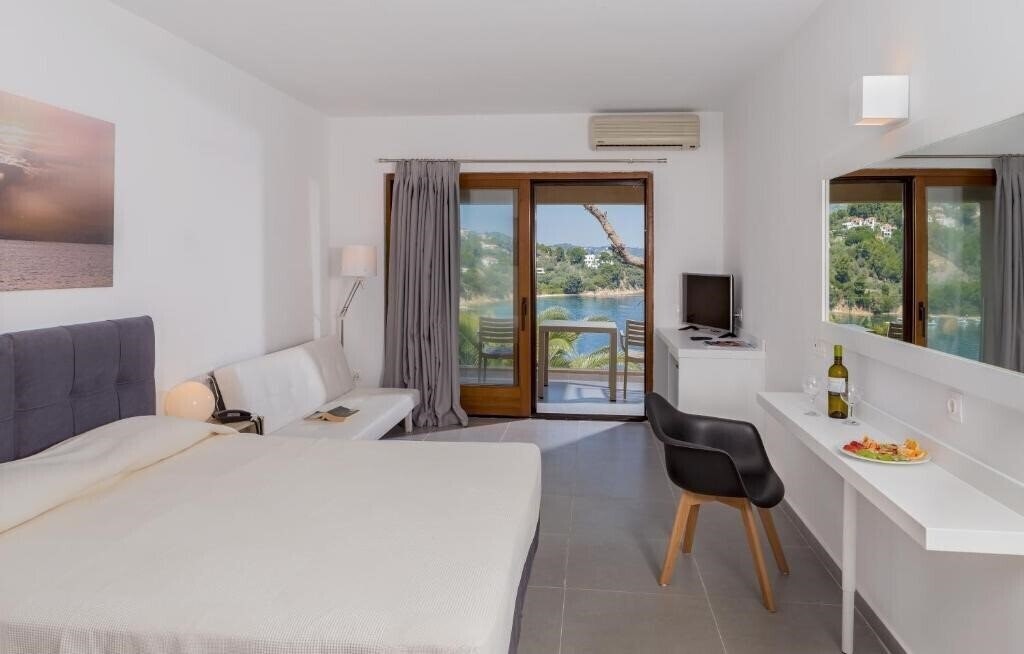 Hotel Cape Kanapitsa Hotel & Suites 2*
