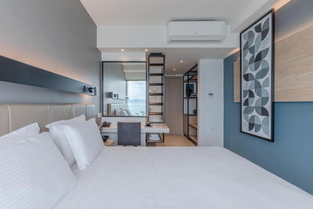 Фото Avra Rafina 4*