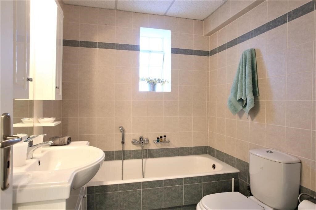 Фотографія GK Airport Suites 3*