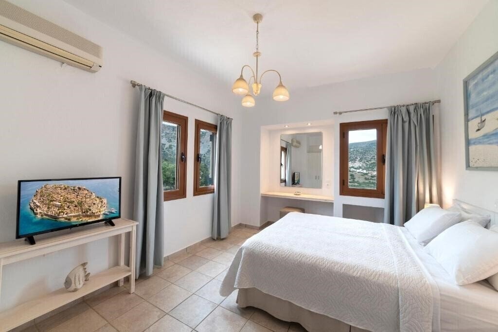 Готель Elounda Heights 4*