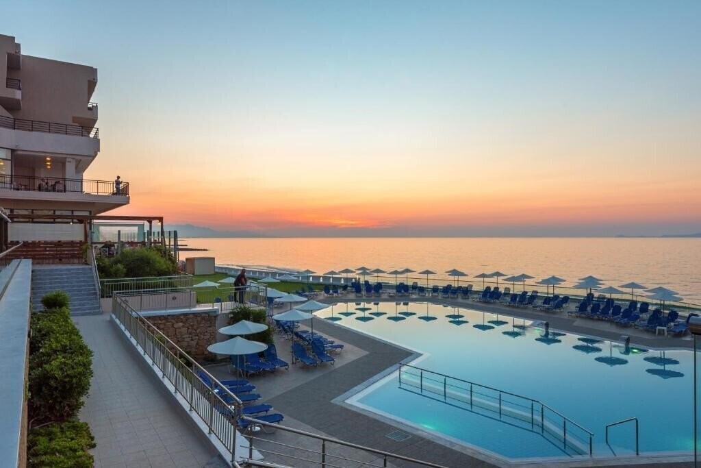Отель Themis Beach 4*