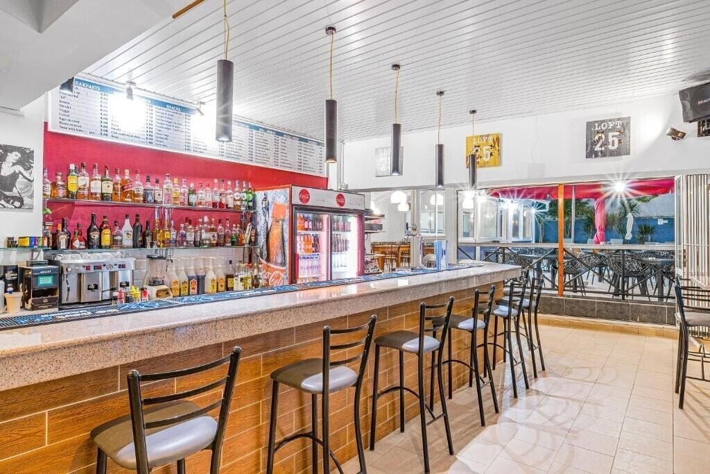 Zdjęcie Happy Days Studios & Apts 3*