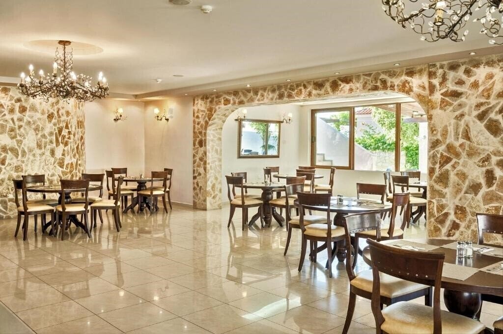 Zdjęcie Adelais Hotel 3*