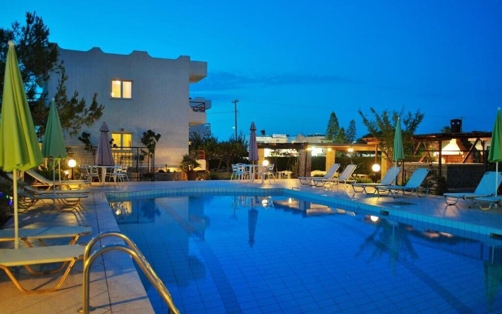 Отель Altis Hotel 2*