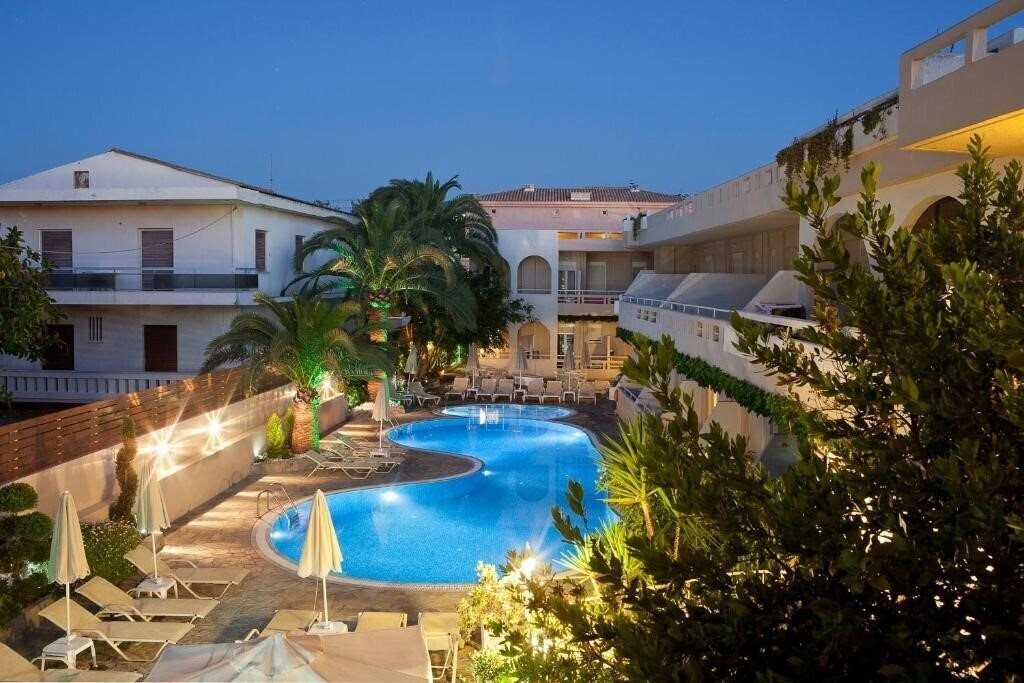 Zdjęcie Axos Hotel 3*