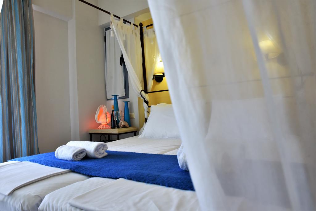 Фотографія Golden Bay Studios 3*