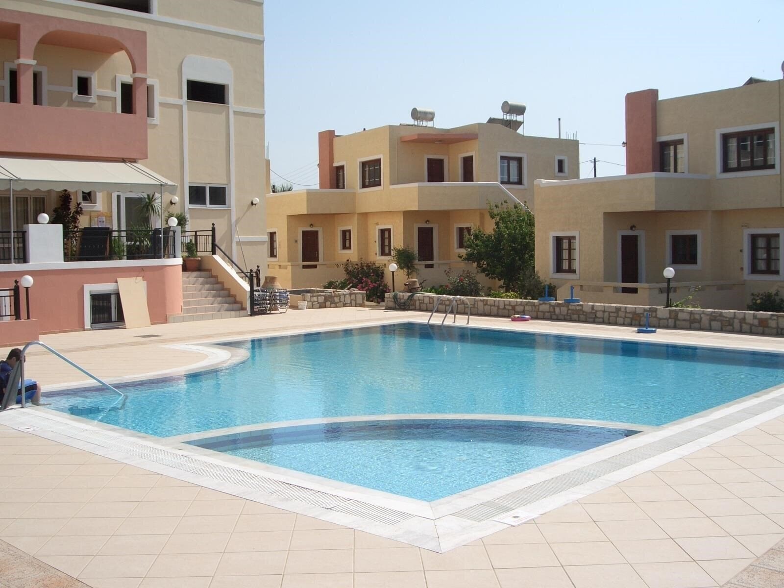 Готель Adonis Apartments 2*