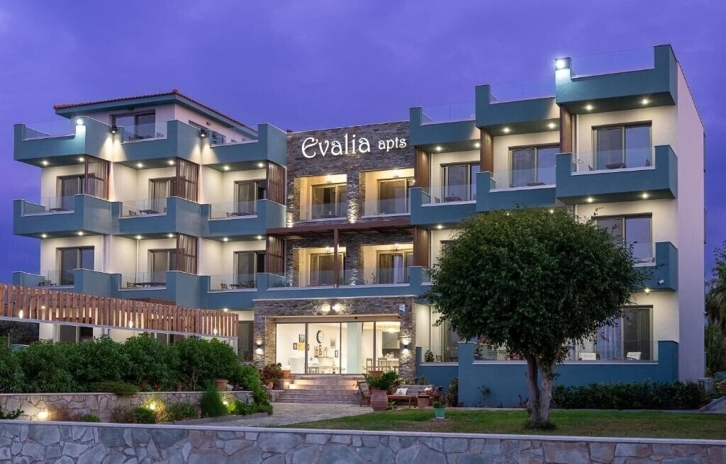 Готель Evalia Apartments 3*