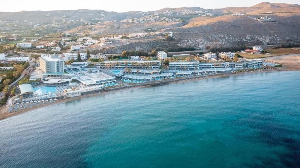 Готель Arina Beach 4*