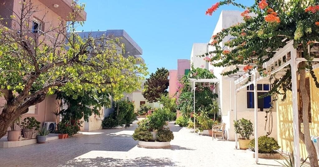 Готель Evina Rooms & Villas 3*