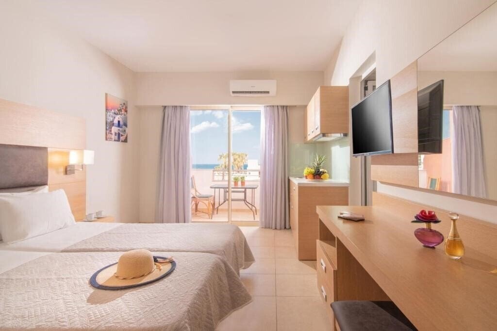 Зображення Pleasure Beach Hotel (ex. Artemis Bay Aparthotel) 4*