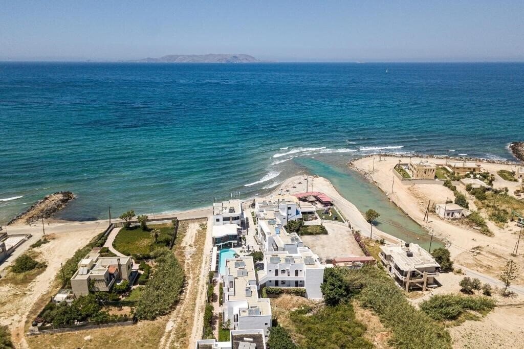 Фото Golden Bay Boutique Hotel & Bungalows 4*