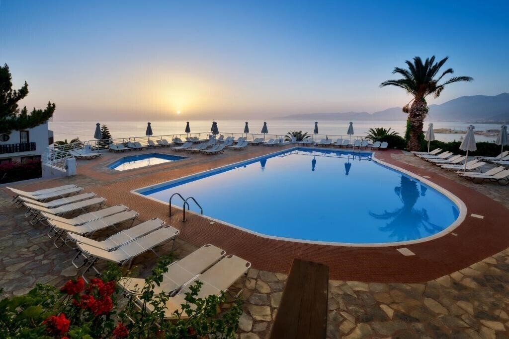 Zdjęcie Hersonissos Village Hotel & Bungalows (ex. Hersonissos Village Hotel and Bungalows) 4*