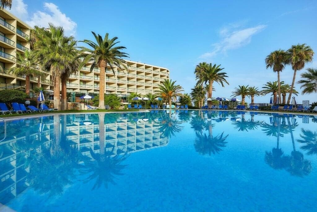 Hotel Sirens Beach 4*