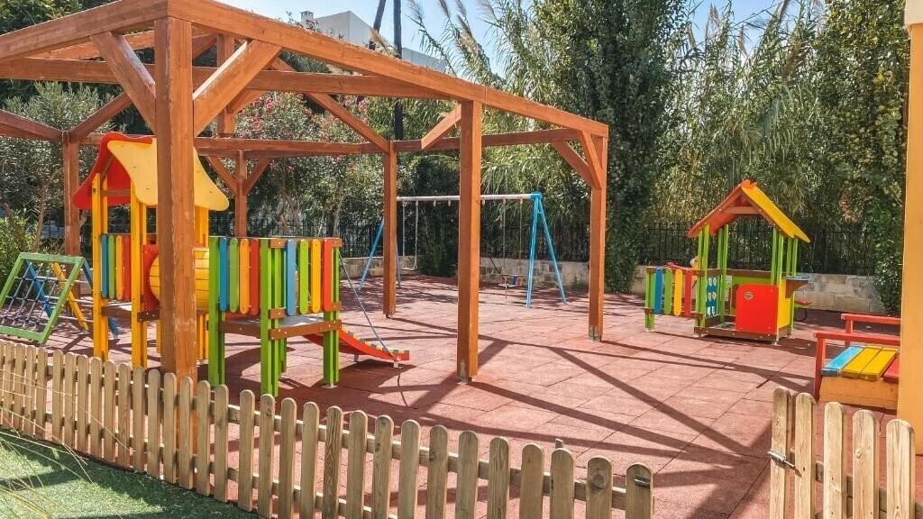 Zdjęcie Chrispy World Hotel & Bungalows 4*