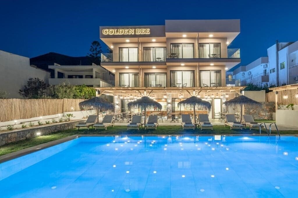 Готель Golden Bee Lifestyle 4*