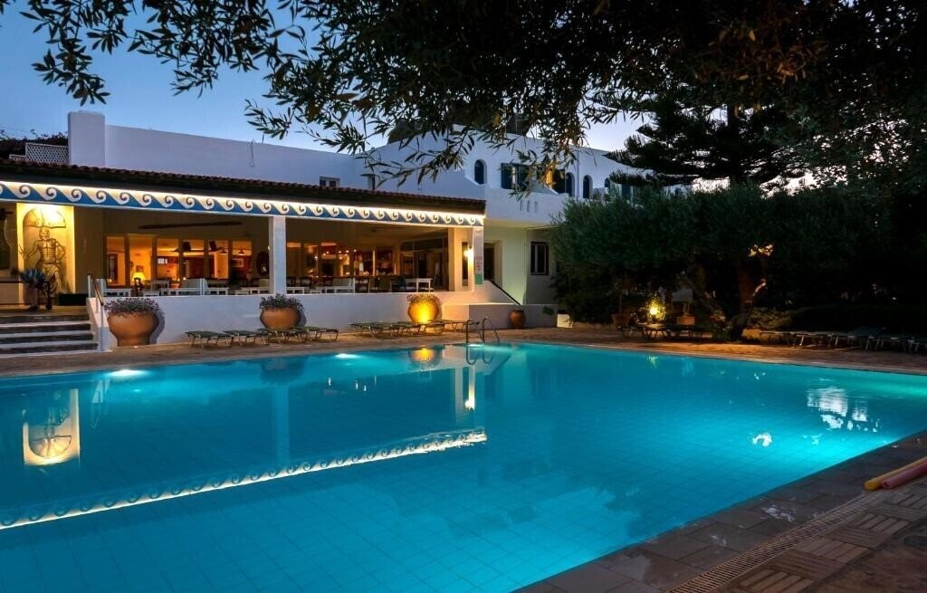 Готель Villea Village 3*