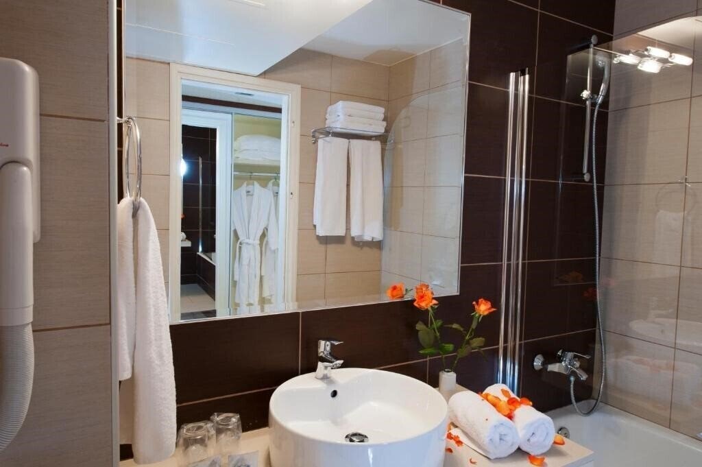 Фотографія Grand Hotel Holiday Resort 4*