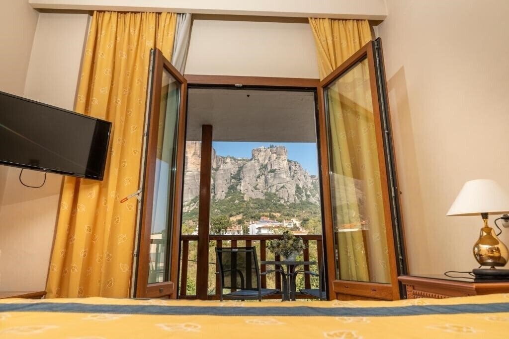 Готель Famissi Hotel 3*