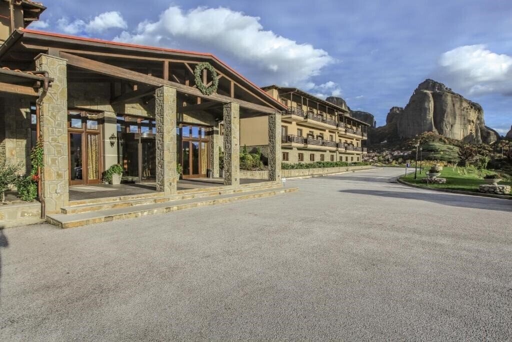 Готель Grand Meteora Hotel 4*