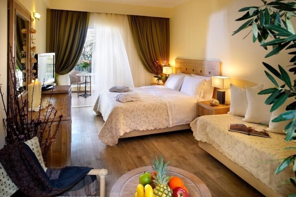 Готель Portes Beach 4*