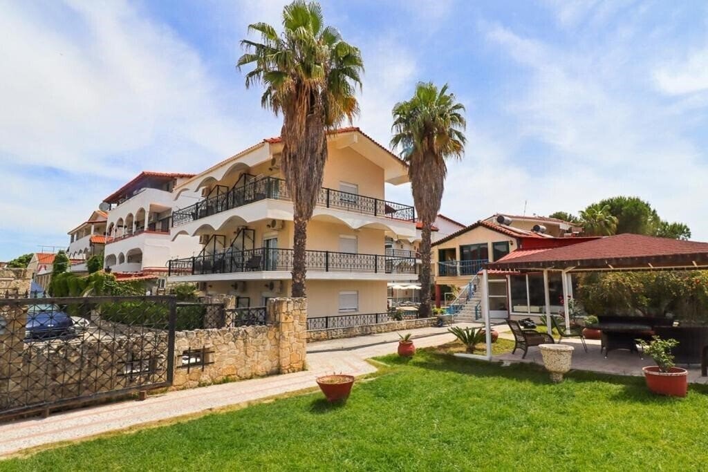 Готель Hanioti Grand Victoria Hotel 3*