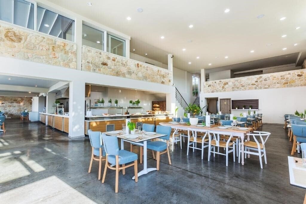 Zdjęcie Kriopigi Hotel 4*