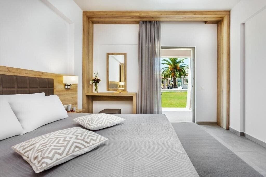 Фотография Iris Hotel Siviri 3*