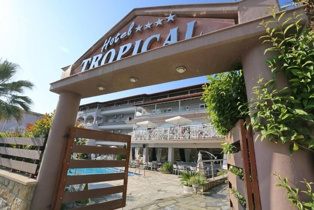 Готель Tropical Hotel Hanioti 4*