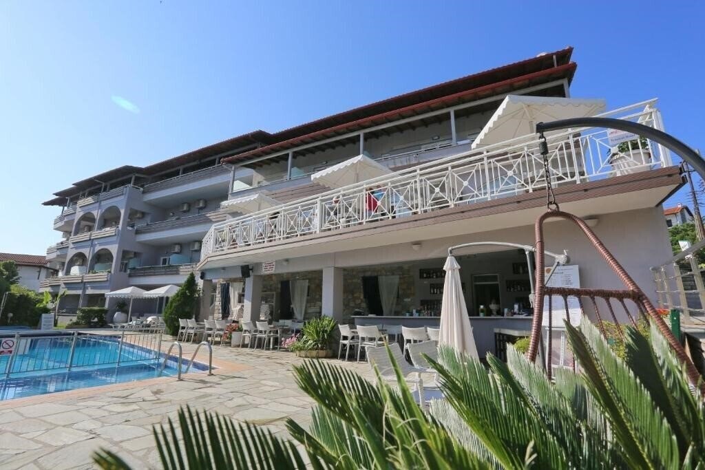 Фотографія Tropical Hotel Hanioti 4*