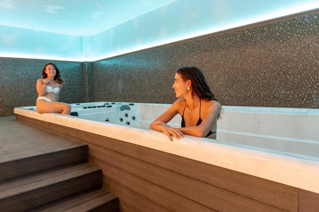 Zdjęcie Mirror Hotel 4*