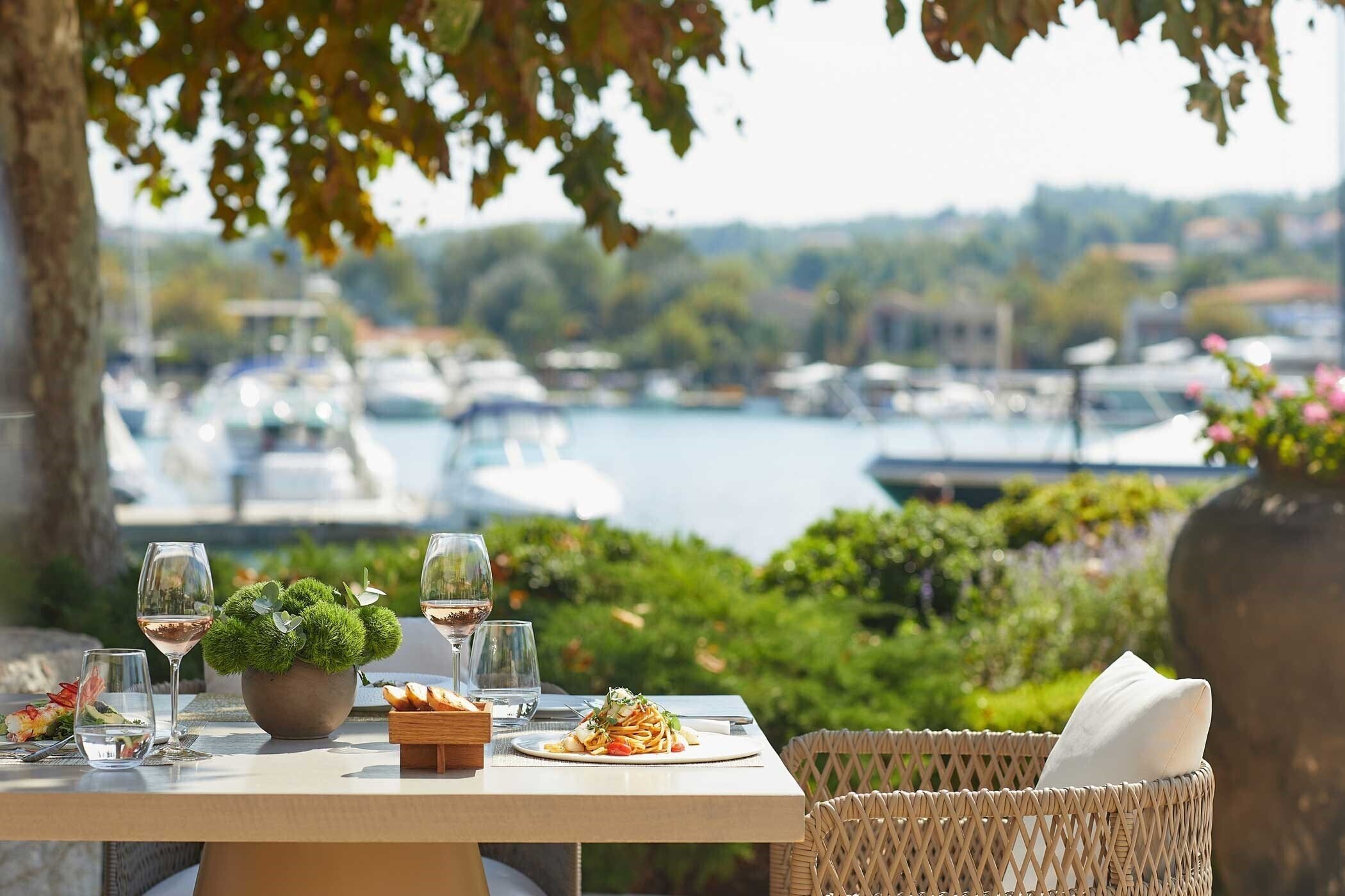 Фотографія Sani Asterias Suites 5*
