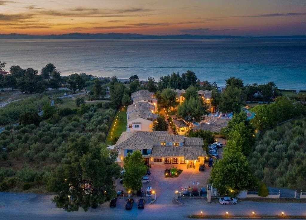 Готель Lesse Hotel 4*