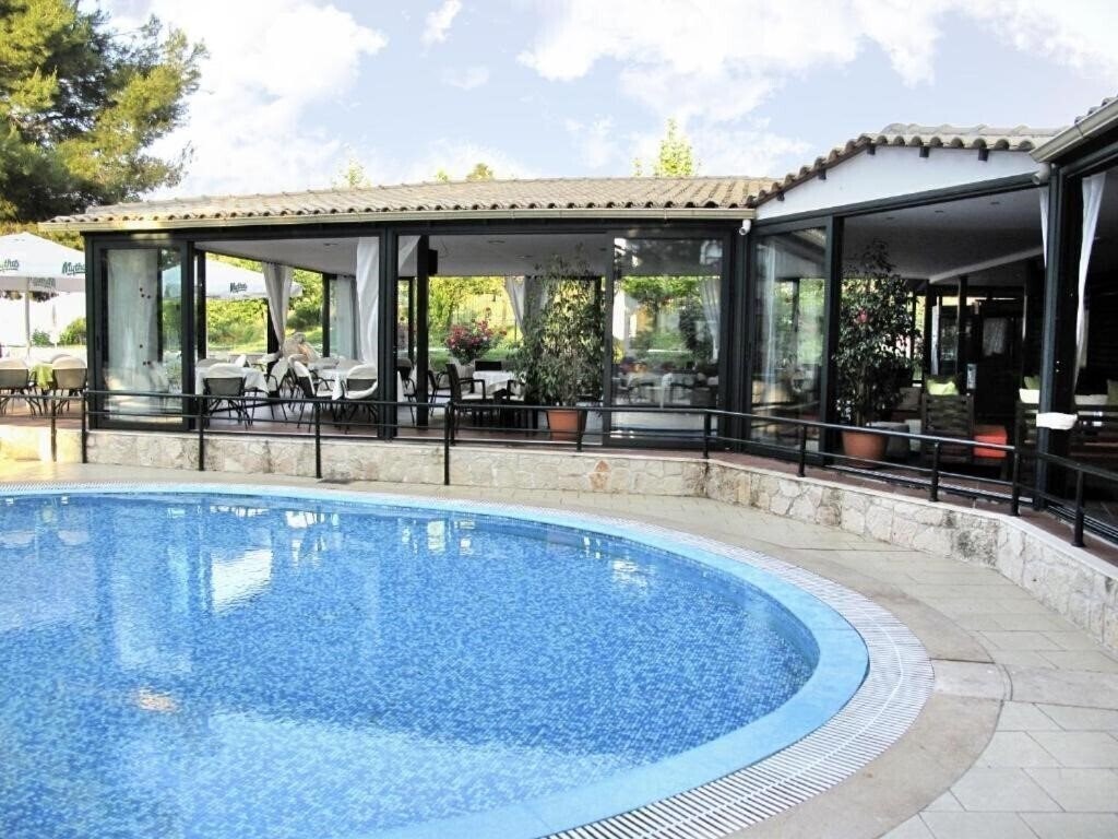 Фото Lesse Hotel 4*