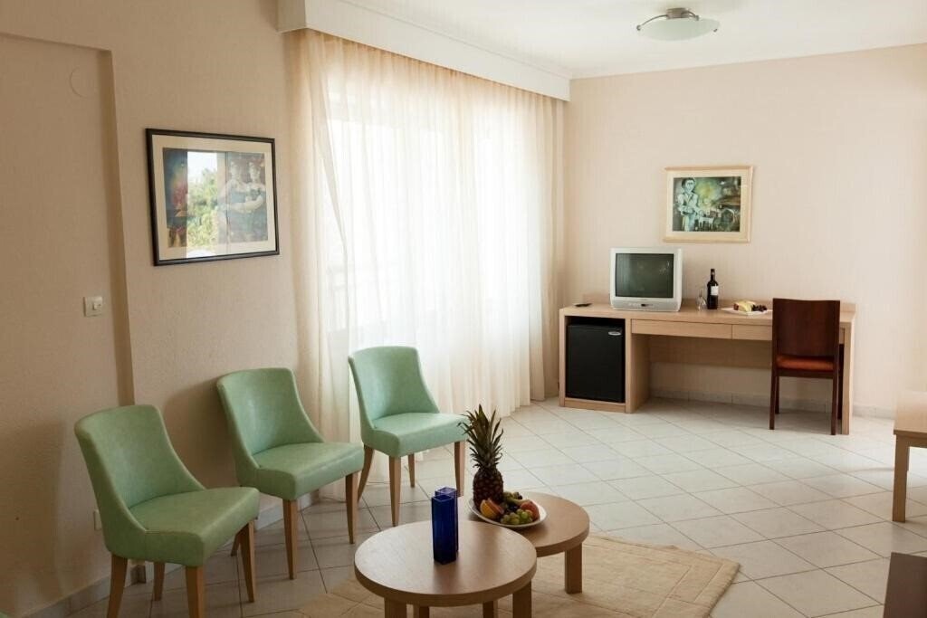 Hotel Kassandra Mare 3*