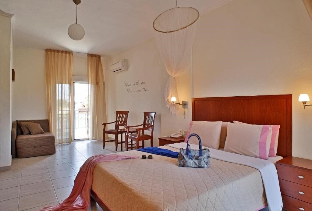 Zdjęcia Stratos Hotel 3*