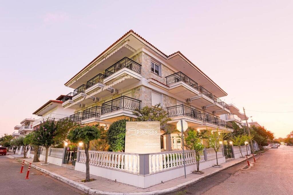 Готель Dionisos Apartments 2*