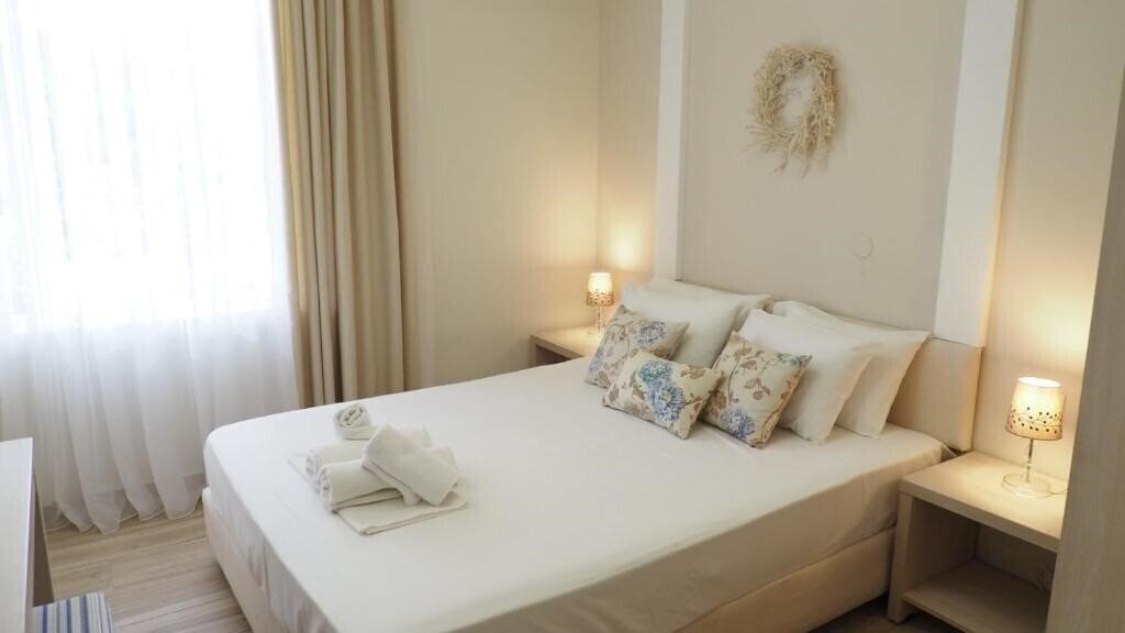 Zdjęcie Leonidas Apartments 3*