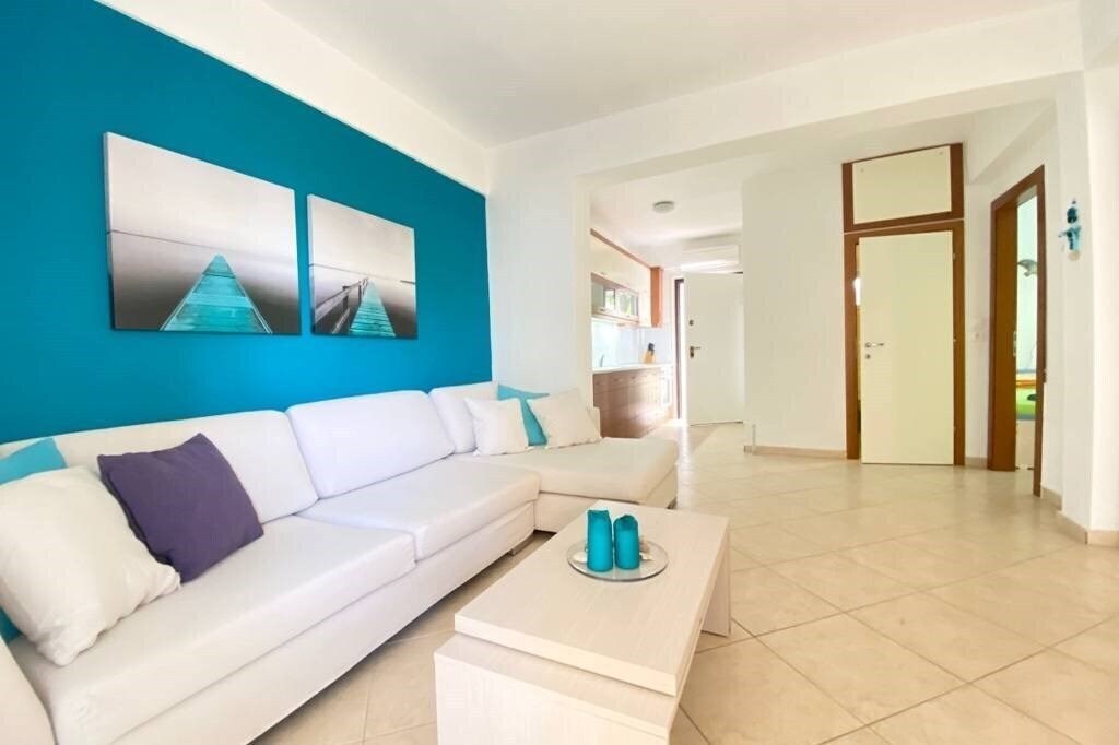 Hotel Elena Seafront House 3*