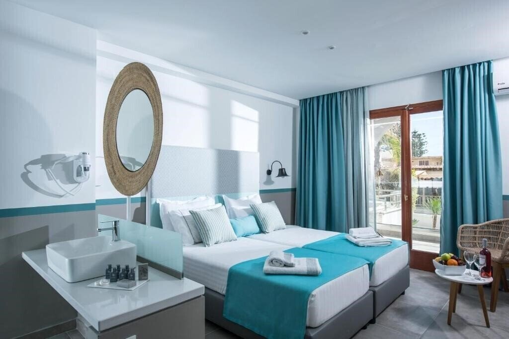 Готель Solimar Turquoise 4*