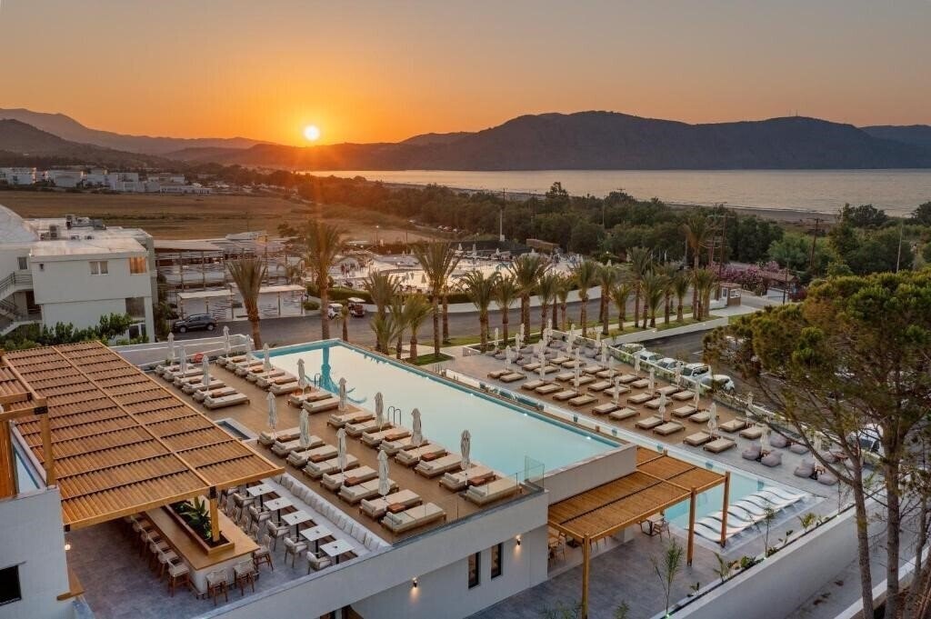 Готель Georgioupolis Suites 5*