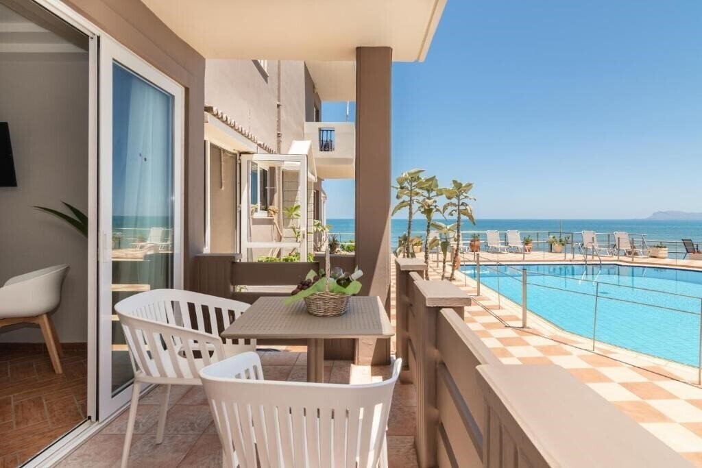 Готель Girogiali Apartments 3*