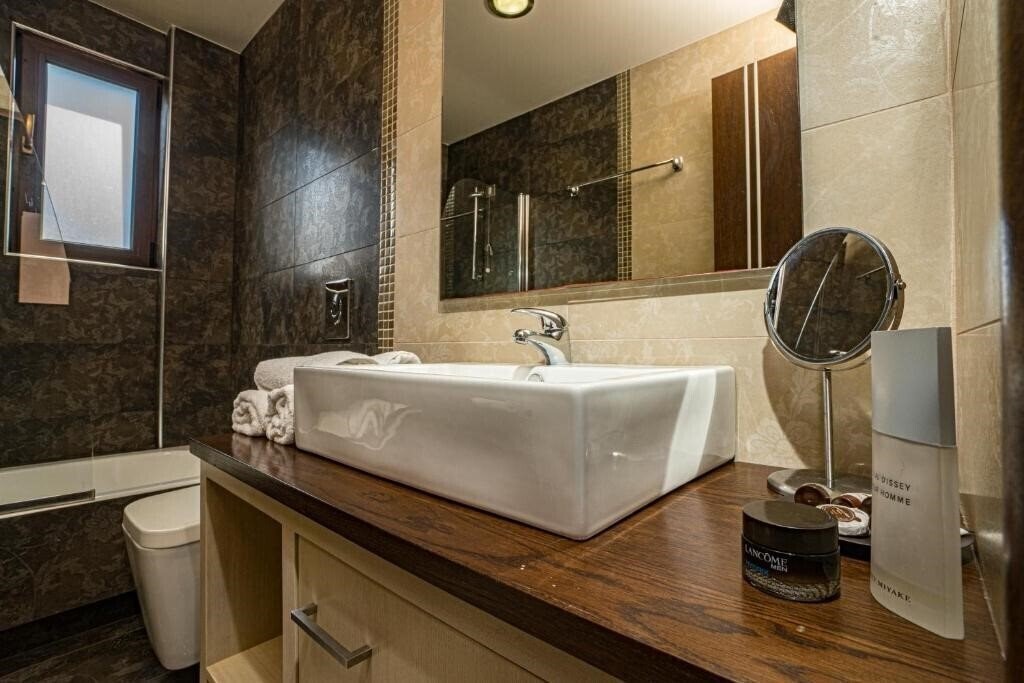 Фотографія Golden Bay Suites 3*