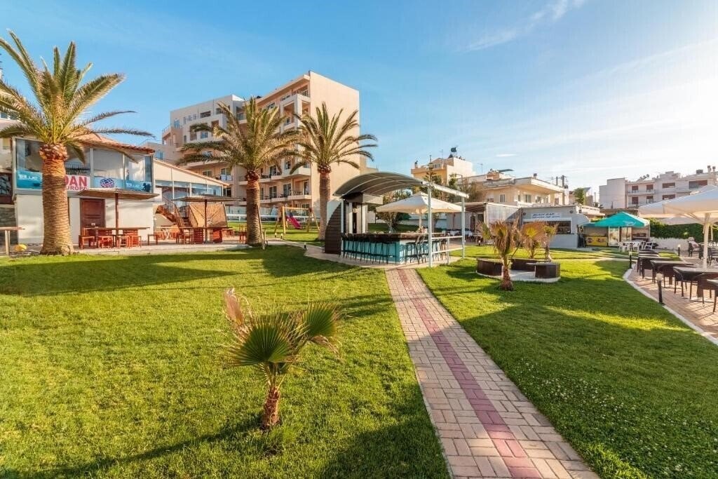 Zdjęcie Christina Beach Hotel Nea Chora 3*