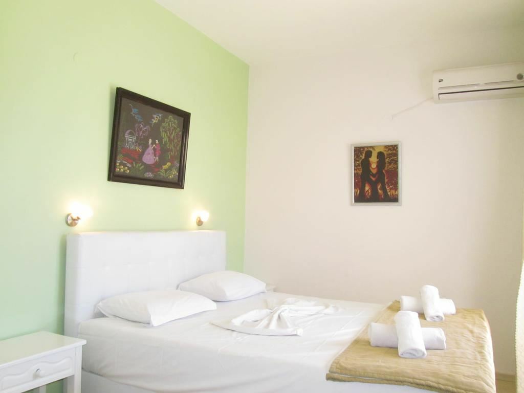 Отель Irini Studios 2*