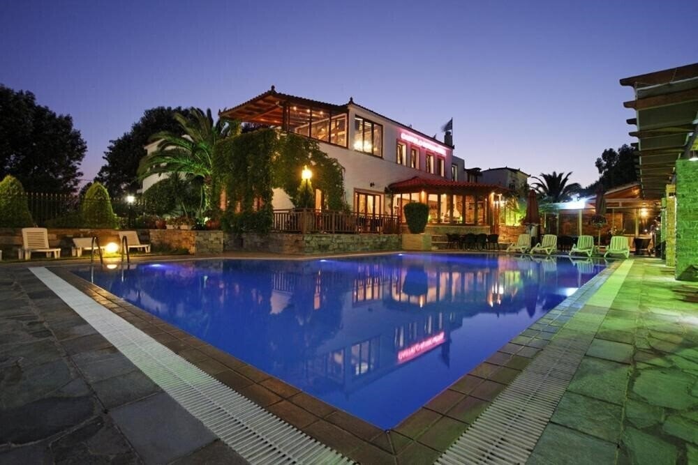 Hotel Castello Rosso 3*