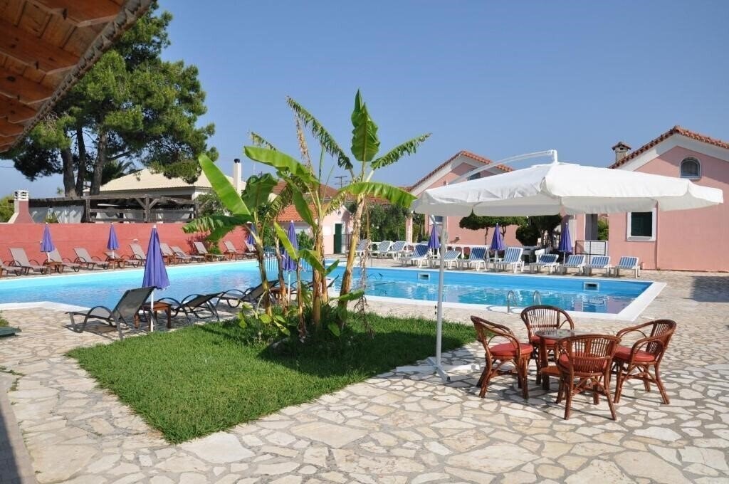 Готель Tassos Apartments & Pool 2*