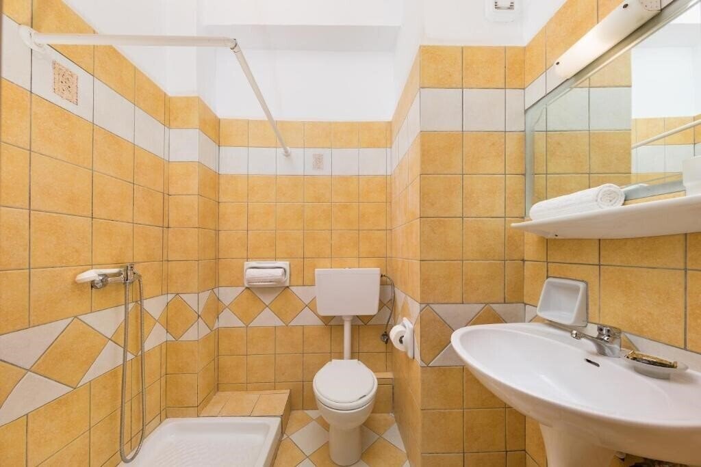 Фотографія Lefkimi Hotel 2*