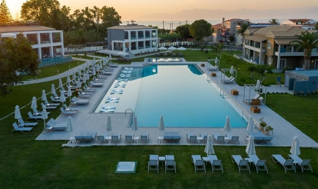Готель Acharavi Beach Hotel 4*